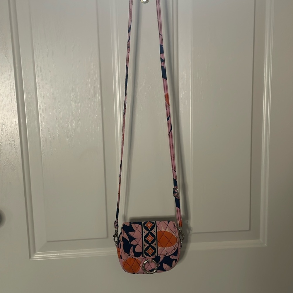 Vera Bradley crossbody wallet/purse w/ interior card slots, small front pocket
